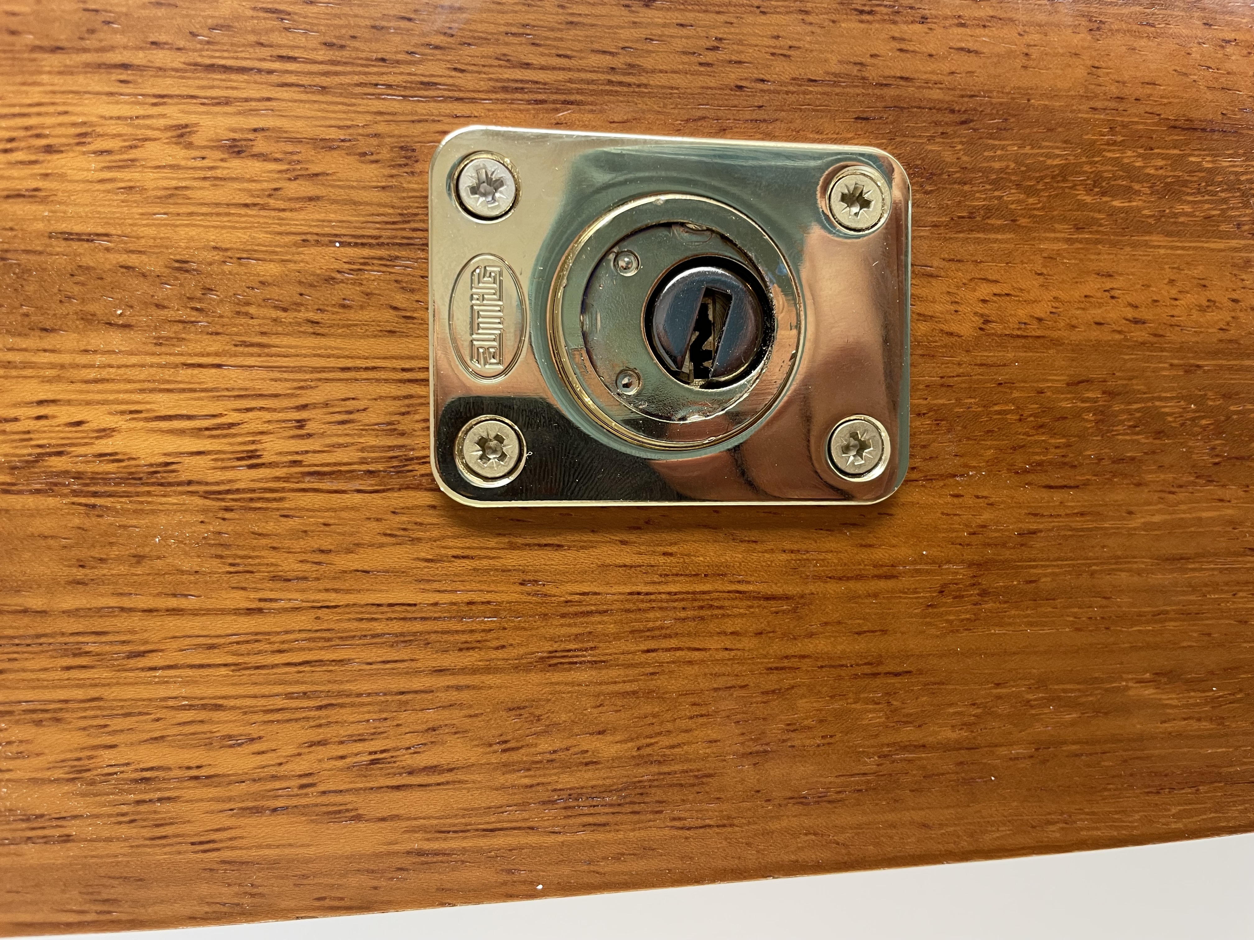 Secure Your Home with a Bolt Lock – Locksmith Services san pedro